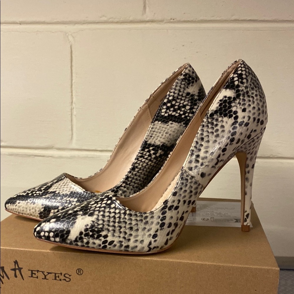 Anne Michelle Black and White Stiletto Heels